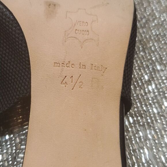 AMALFI Black Fabric and Patent Heels - Size 4 1/2 - Picture 6 of 6